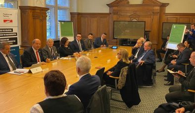 Tatar, İngiliz parlamenterler ve medya temsilcileriyle görüştü