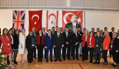 Ataoğlu İngiltere’deki Türk öğrencilerle buluştu: Ata topraklarınızı sahipsiz bırakmayın
