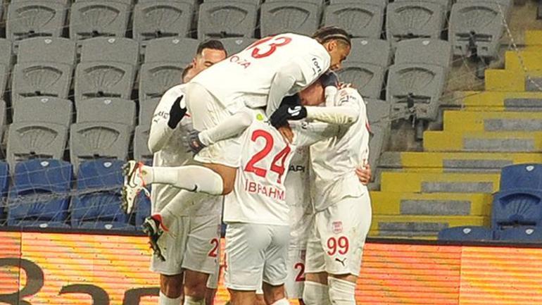 Başakşehir - Pendikspor maçı sonucu: 4-1 | Başakşehir, Pendikspora karşı gol oldu yağdı
