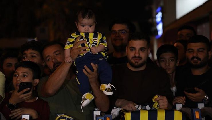 Fenerbahçe'ye Adana'da coşkulu karşılama!