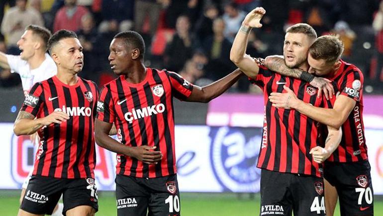 Gaziantep FK - Çaykur Rizespor maçında sezona damga vuracak pozisyon Hakem penaltı noktasını gösterdi
