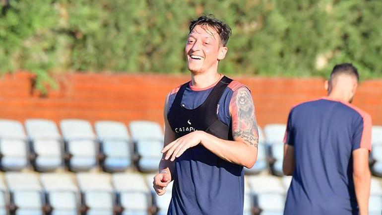 Mesut Özilin babasından olay açıklamalar: İhanet ettiğini söylediler