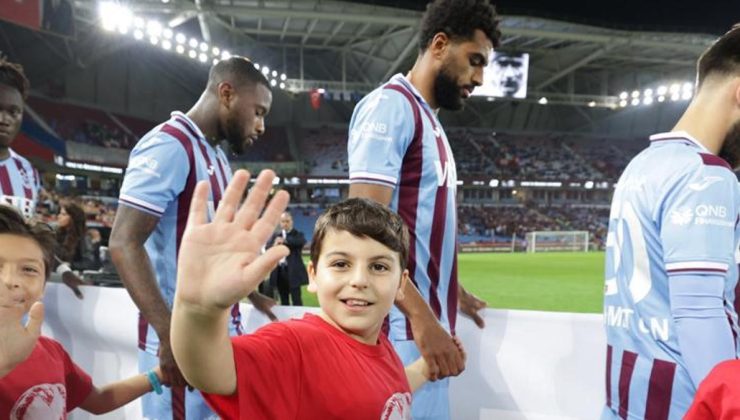 Yusuf Emir Bolat, Trabzonspor-Konya maçında seromonide yer aldı! Bursa'da biber gazlı saldırıya uğramıştı