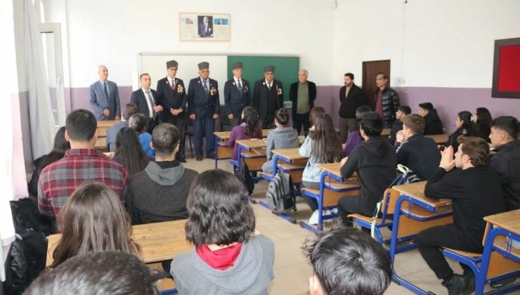 Kıbrıs gazileri Diyarbakır’da öğrencilerle anılarını paylaştı