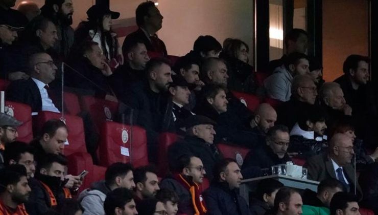 A Milli Takım Teknik Direktörü Vincenzo Montella, Galatasaray-Adana Demirspor maçında