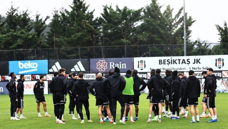 Beşiktaş'ta Fenerbahçe derbisinin kamp kadrosu açıklandı