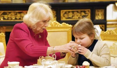 Blind girl with tumour sings Christmas song for Queen during Windsor tea