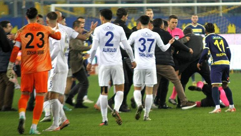 Son dakika haberi: Hakem Halil Umut Melere Ankaragücü Başkanı Faruk Kocadan yumruklu saldırı Melerin sağlık durumu ve güncel gelişmeler...
