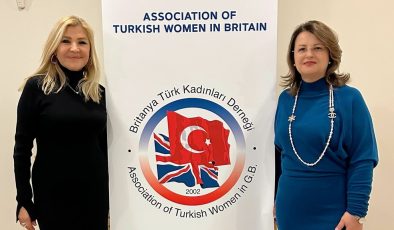 Britanya Türk Kadınları Derneği’nde nöbet değişimi