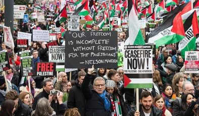 İngiltere’de yüz binler “Gazze’de soykırımın durdurulması” için yürüdü