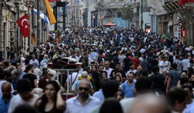 Türkiye’de nüfus artış hızı geriliyor: Ülke nüfusu bir yılda 92 bin kişi arttı