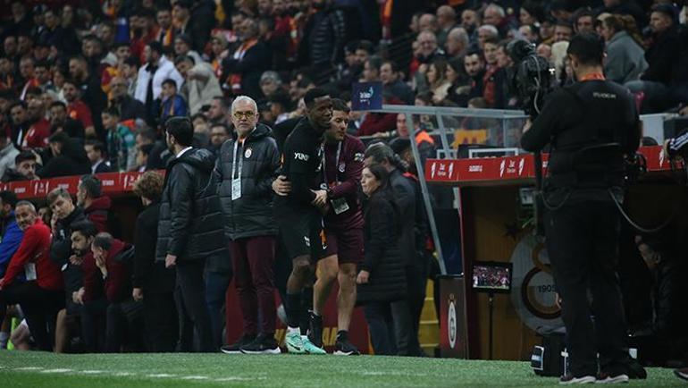 Galatasarayda Zahadan Okan Buruka tepki Bandırmaspor maçında oyundan çıkınca...