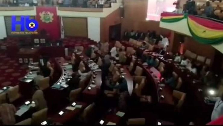 Gana parlamentosu, 1.8 milyon dolarlık borcu nedeniyle elektriksiz kaldı.