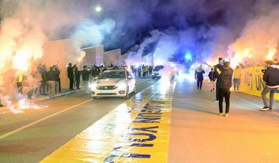 Mersin'de meşaleler Fenerbahçe için yandı