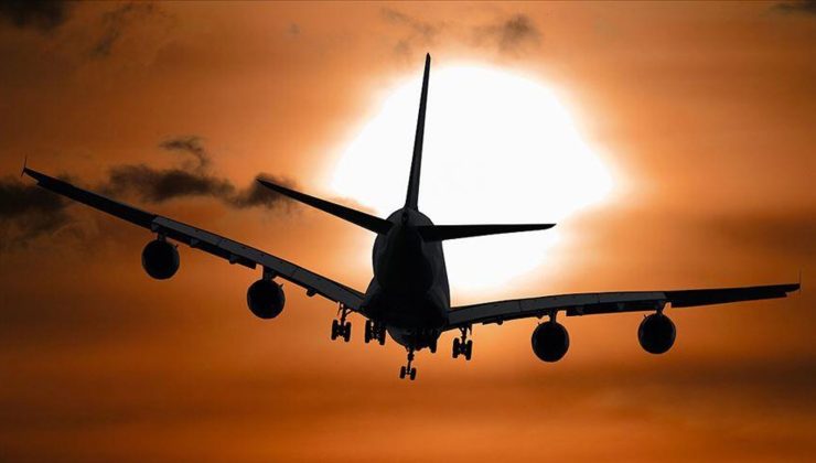 Boeing yolcu uçağı aniden irtifa kaybetti, en az 50 kişi yaralı