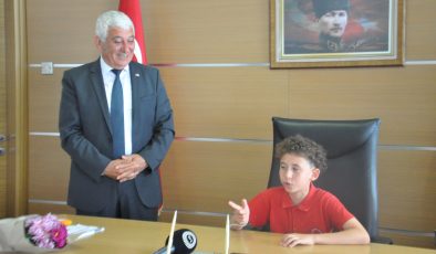 Güzelyurt Belediye Başkanı, 23 Nisan nedeniyle Güzelyurt ilkokullarından öğrencileri kabul etti