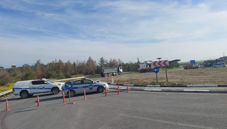 Asfaltlama nedeniyle Ercan yolunun gidiş yönü bugün de trafiğe kapalı