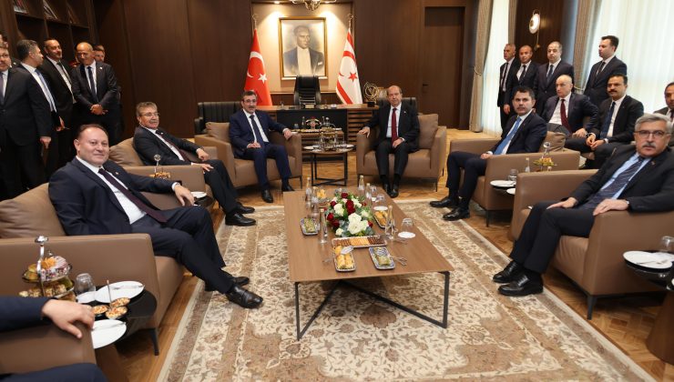TC Cumhurbaşkanı Yardımcısı Yılmaz, Öztürkler’i yeni makamında ziyaret etti.