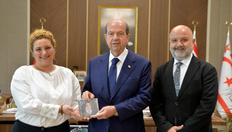 Cumhurbaşkanı Ersin Tatar’a albüm takdimi yapıldı