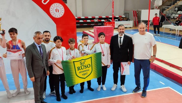 Çavuşoğlu: “Genç sporcularımız bizi gururlandırdı”