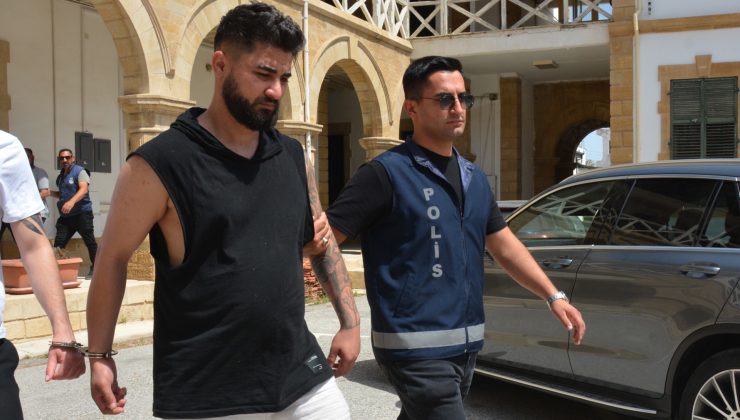 Dua etmedi diye kız arkadaşını darp etti