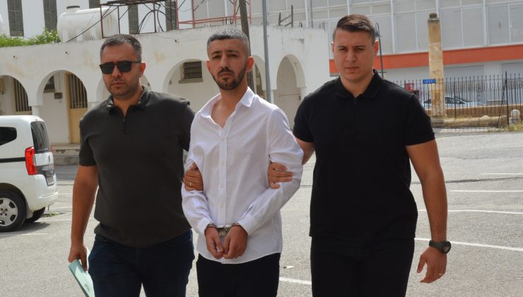 Kadına saldırıp bıçak sokmaya çalıştı