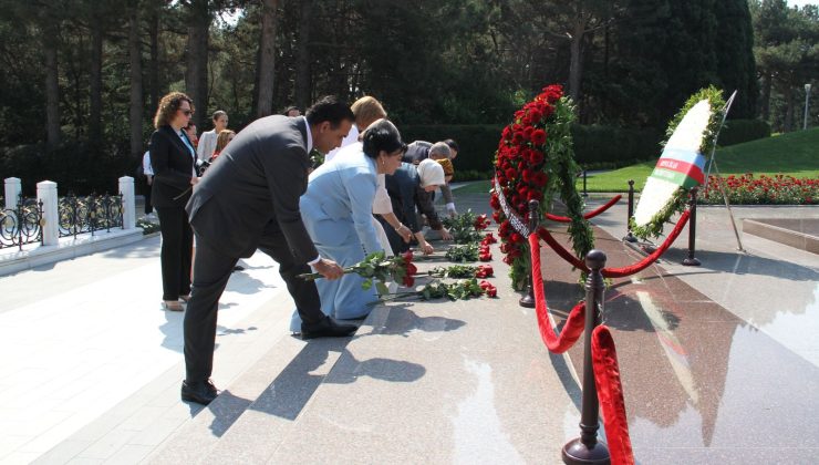 Bakan Gardiyanoğlu, Azerbaycan ve Türk şehitliklerini ziyaret etti