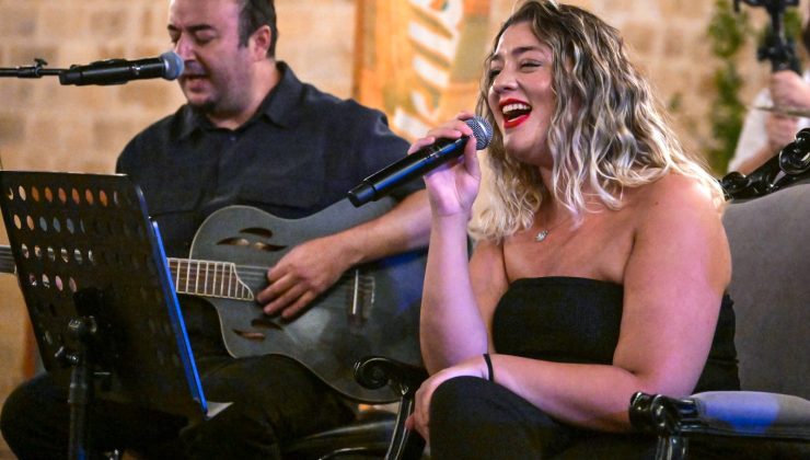 LTB Akustik Sahne’de Aysu Mişon sahne aldı