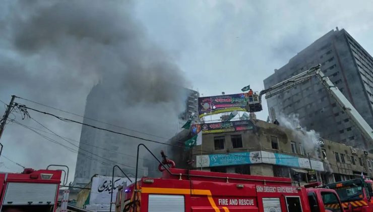 Pakistan’da havai fişek deposunda çıkan yangında 2 kişi hayatını kaybetti