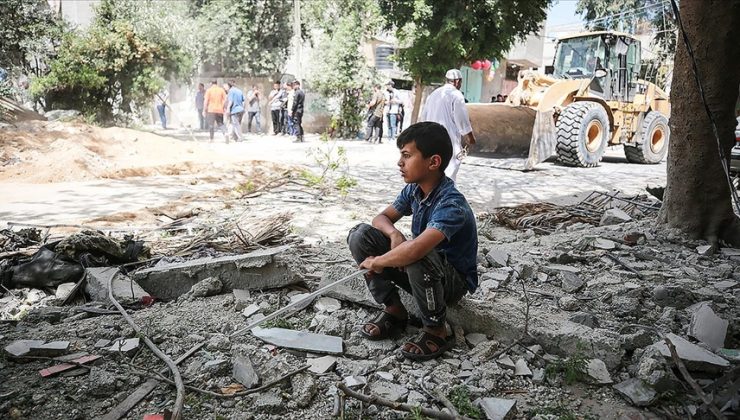 İşgalci İsrail, Batı Şeria’da yüzlerce Filistinliyi alıkoydu