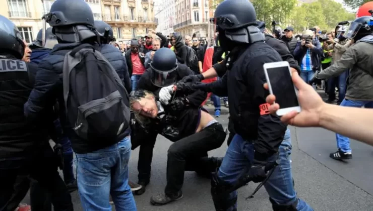 Fransa’da Macron karşıtı gösterilerde polisle protestocular çatıştı