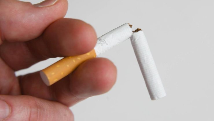 İspanya’da çocukları sigara içen ebeveynlere 100 avroya kadar ceza verilecek