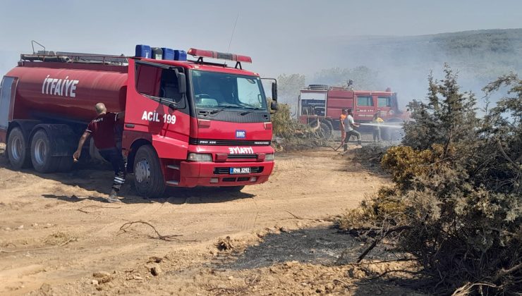 Akdeniz köyünün Ağıllar bölgesinde çıkan yangıda 5 dönümlük alandaki maki ve çam ağaçları yandı