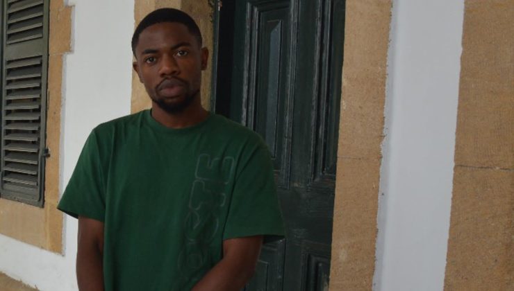 Kapı kilidini kırdı, tutuklandı