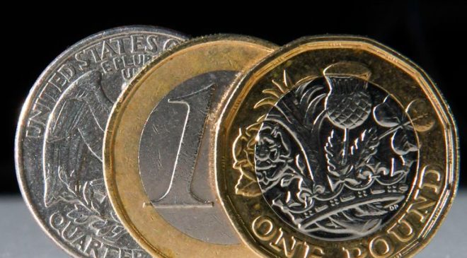 Euro 49,10 TL, sterlin 56,40 TL, dolar 41,98 TL’den işlem görüyor