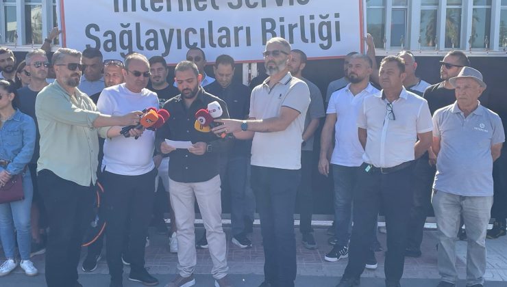 İnternet Servis Sağlayıcıları Birliği, Başbakanlık önünde açıklama yaptı