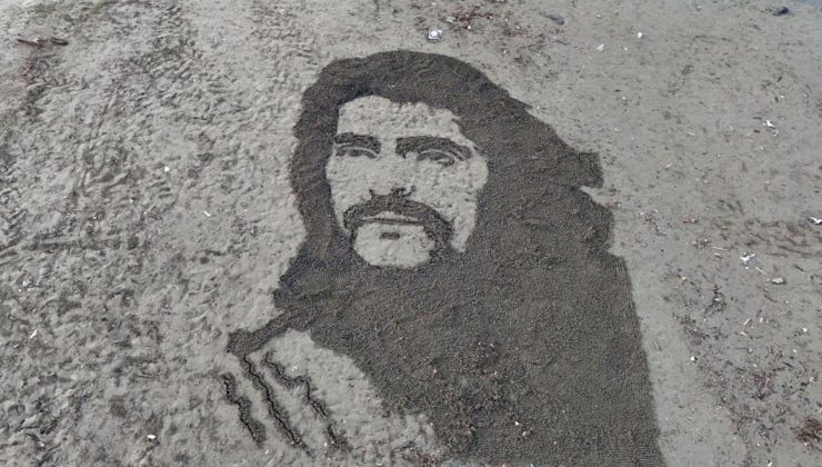 Barış Manço’yu kumlara nakış gibi işledi, görenler hayran kaldı