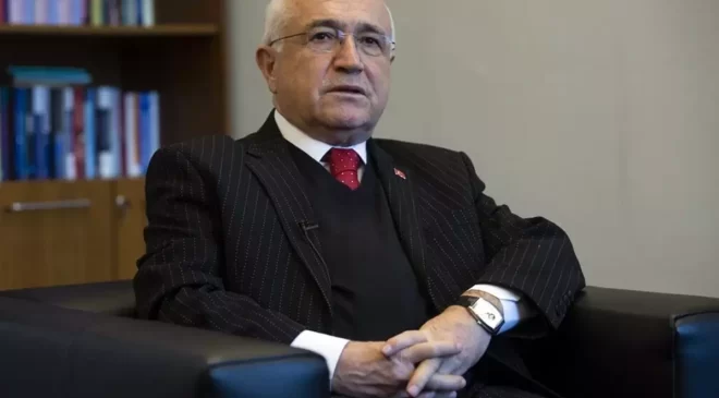 Skandal iddia’ Cemil Çiçek’e mesaj attığını sanarken, yanlış kişiden torpil istedi