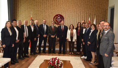 Meclis Başkanı Öztürkler Hamburg Türk Basın Birliği heyetini kabul etti