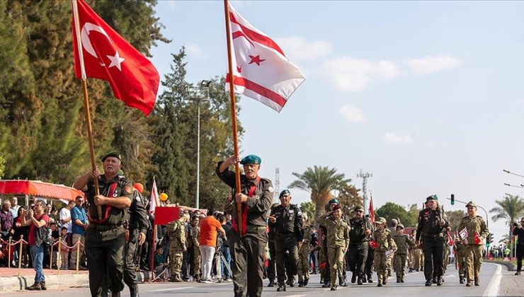 Lefkoşa Dr. Fazıl Küçük Bulvarı, 15 Kasım tören provası nedeniyle geçici olarak trafiğe kapalı