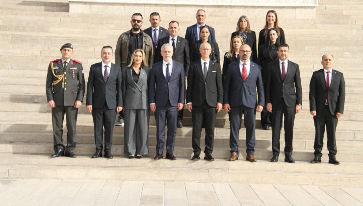 Hasipoğlu, Anıtkabir’i ziyaret etti