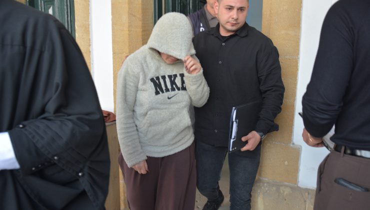 Lefkoşa’da meydana gelen sirkat suçundan tutuklanan E. S mahkemeye çıkarıldı. Polis  m  emuru Hasan Kabadayılar mahkemeye olguları aktardı.