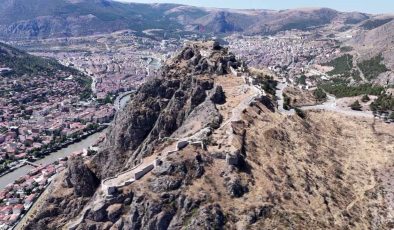 Kaçak kazı alarmı! Dağın içinde gizli tünel ortaya çıktı