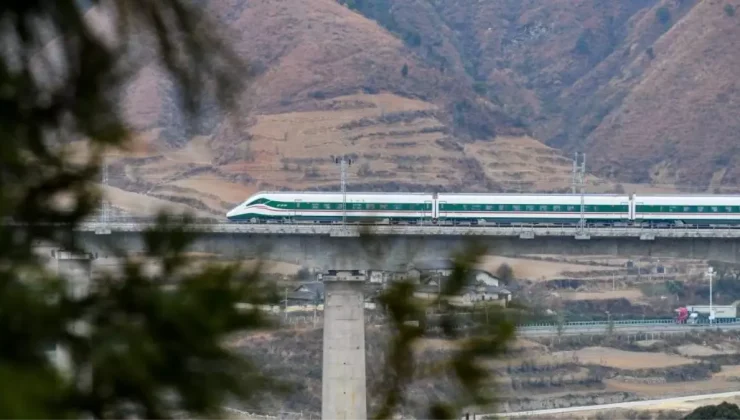 Test Treni İşçilere Çarptı: 11 Ölü
