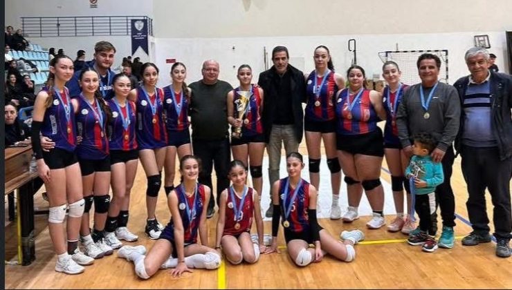 Bakırcı, Erenköy Karpaz Belediyesi Voleybol Spor Birliği sporcularını tebrik etti
