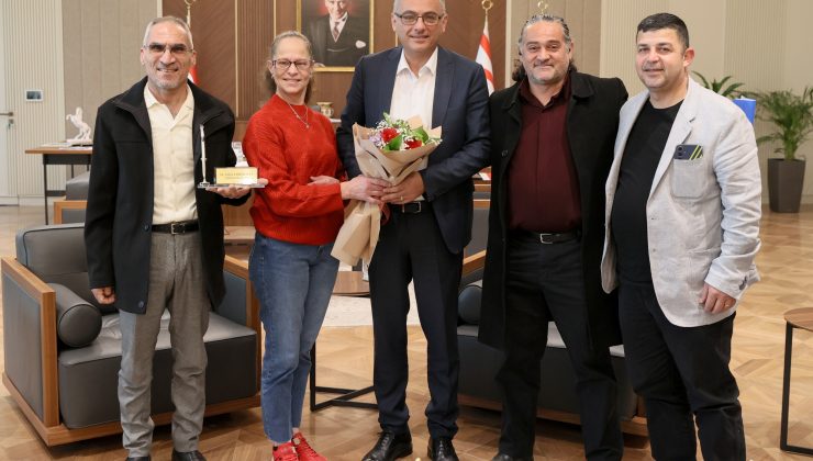 Cumhurbaşkanı Erhürman, Güney Kıbrıs’ta Çalışanlar Derneği’ni kabul etti