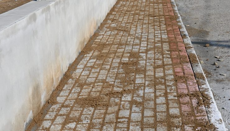 Güzelyurt Belediyesi kaldırım çalışmalarını Yuvacık’ta sürdürüyor