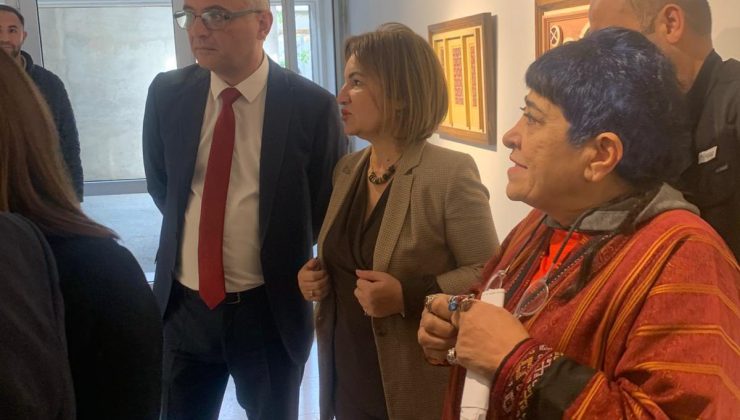 Kıbrıs Kapıları tabloları, kalıcı olarak BRTK’da sergileniyor