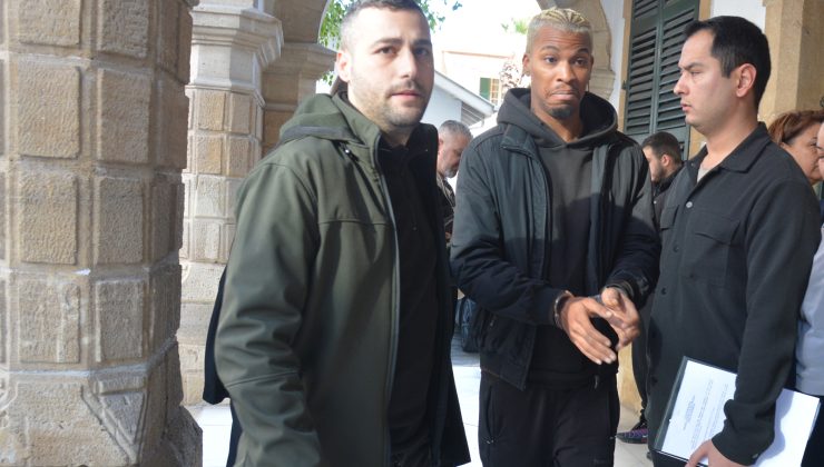 KKTC’de izinsiz ikamet etme suçundan tutuklanan Nijeryalı Chatkem Nwachukw mahkemeye çıkarıldı. Polis memuru Mehmet Portakal mahkemeye olguları aktardı.