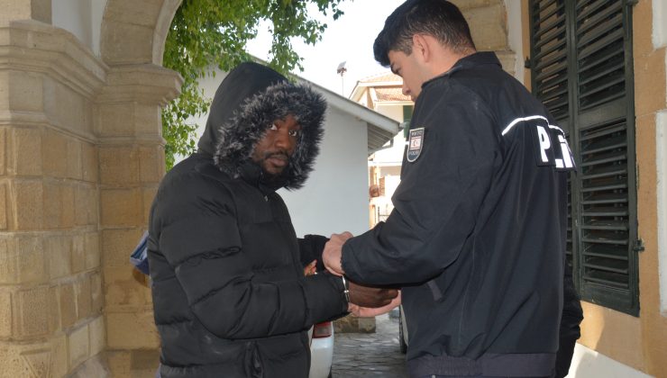 KKTC’de izinsiz ikamet etme suçundan tutuklanan John Eniola Ajisebutu ve Esther Chimuanya yeniden mahkemeye çıkarıldı.